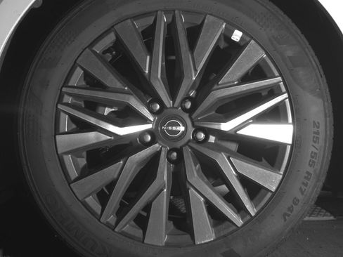Used 2025 Nissan Altima 2.5 SV FWD image 12