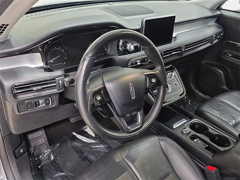 Used 2021 Lincoln Corsair AWD w/ Premium Package image 13