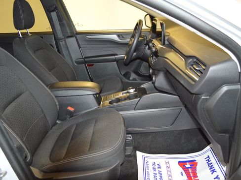 Used 2025 Ford Escape Active AWD/4WD image 11