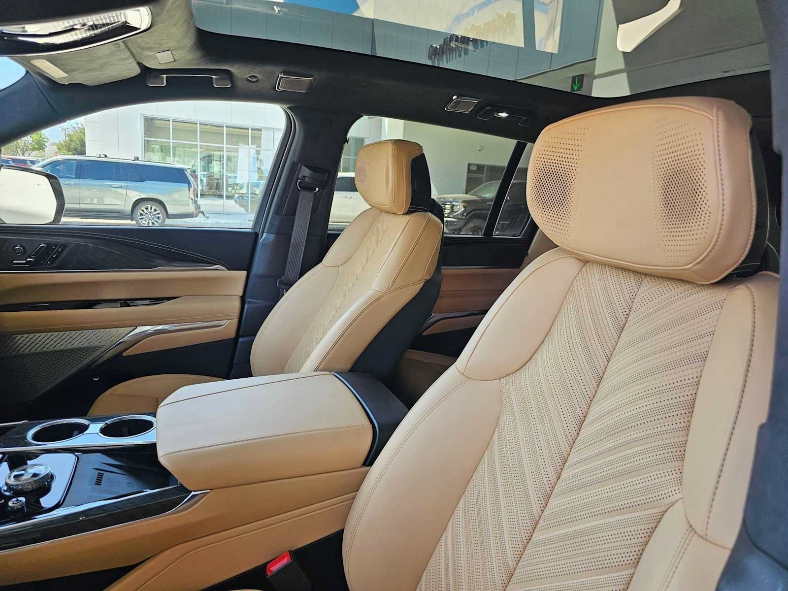 Used 2025 Cadillac Escalade IQ Luxury 2 AWD/4WD image 24