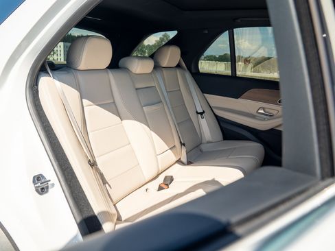 Certified 2025 Mercedes-Benz GLE 450e 4MATIC w/ Winter Package image 27