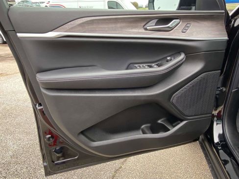 New 2025 Jeep Grand Cherokee Limited w/ Trailer Tow Package image 10