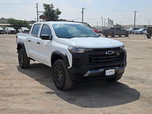 New 2026 Chevrolet Colorado Trail Boss AWD/4WD image 2