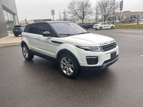 Used 2018 Land Rover Range Rover Evoque SE Premium image 11