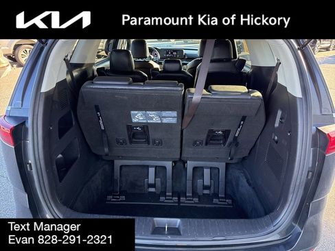 Used 2023 Kia Carnival LX image 10