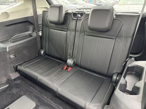 Used 2022 Volkswagen Tiguan SE w/ Panoramic Sunroof Package image 22