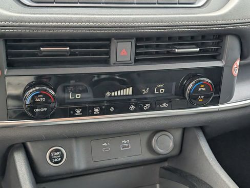 Used 2023 Nissan Rogue SV image 24