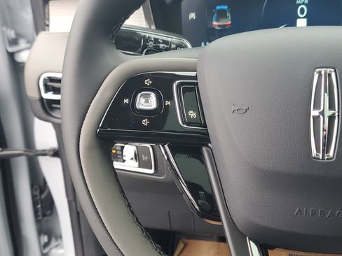 New 2026 Lincoln Corsair Premiere image 17