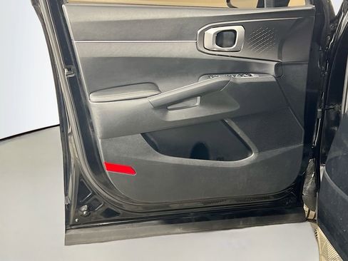 Used 2023 Kia Sorento LX image 17