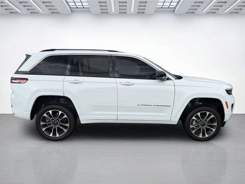 Used 2023 Jeep Grand Cherokee Overland w/ Luxury Tech Group IV AWD/4WD image 3