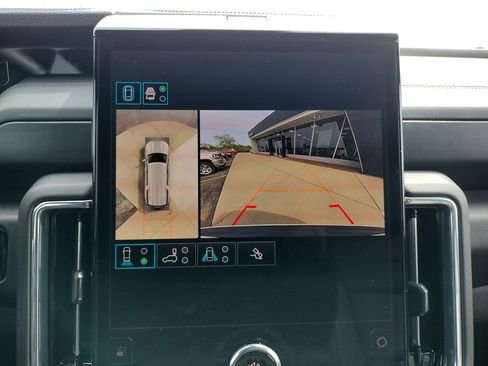 Used 2025 GMC Yukon XL Denali AWD/4WD image 5