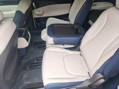 New 2026 Kia Carnival EX image 22