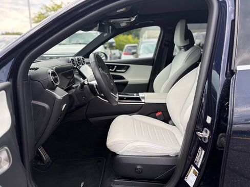 Used 2024 Mercedes-Benz GLC 300 4MATIC image 22