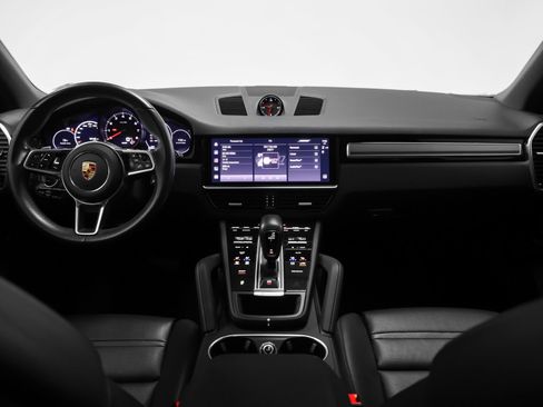 Certified 2023 Porsche Cayenne Platinum Edition AWD/4WD image 28