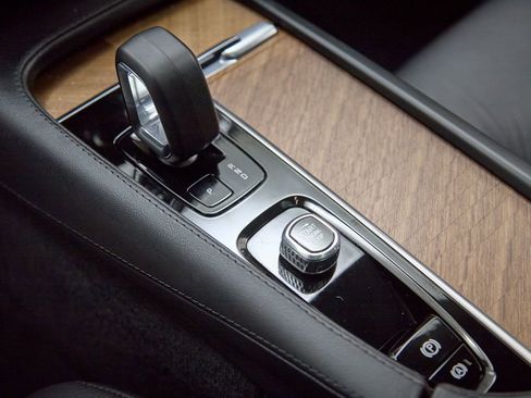 Certified 2023 Volvo XC90 B6 Plus w/ Protection Package Premier image 18