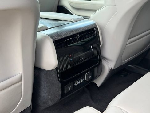 Used 2024 Jeep Wagoneer L Series II RWD image 21