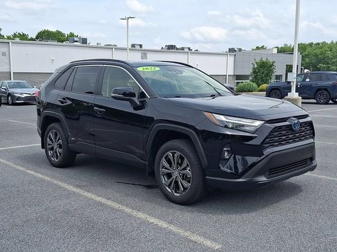 Used 2022 Toyota RAV4 XLE Premium AWD/4WD image 3