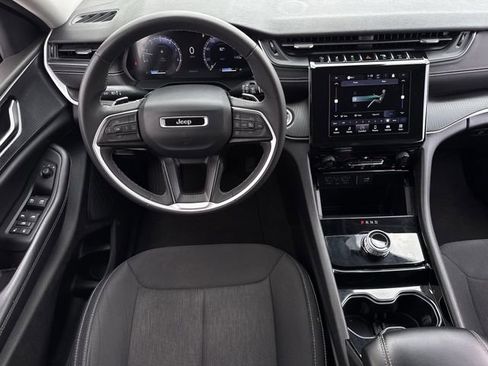 Used 2023 Jeep Grand Cherokee L Laredo image 11