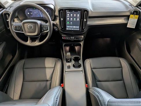 Used 2026 Volvo XC40 B4 Core w/ Climate Package FWD image 16