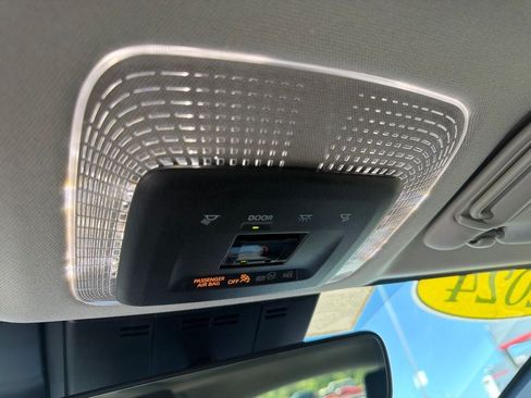 Used 2024 Toyota Prius Prime FWD image 18