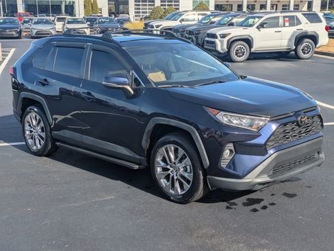 Used 2021 Toyota RAV4 XLE Premium image 2
