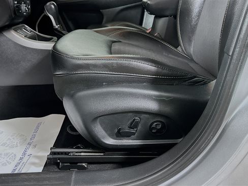 Used 2018 Jeep Compass Latitude w/ Popular Equipment Group FWD image 18