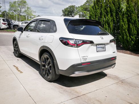 Used 2024 Honda HR-V Sport image 8