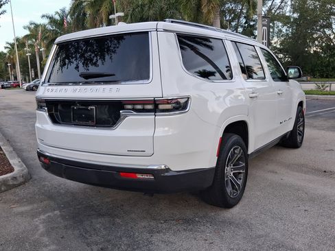 Used 2022 Jeep Grand Wagoneer Series I AWD/4WD image 4