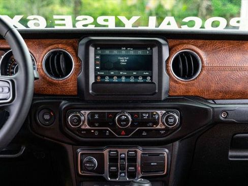 Used 2023 Jeep Gladiator Sport AWD/4WD image 36