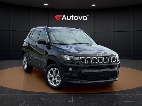 Used 2025 Jeep Compass Latitude AWD/4WD image 7