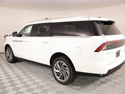 New 2026 Lincoln Navigator L Reserve AWD/4WD image 24