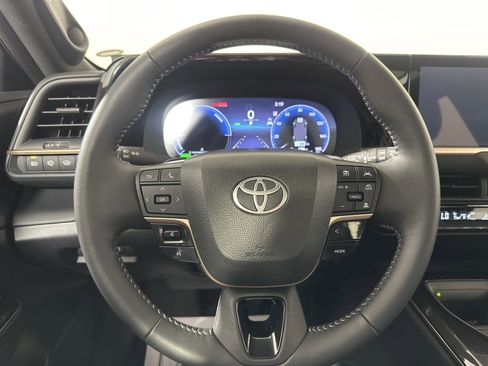 Used 2025 Toyota Crown Signia AWD/4WD image 12