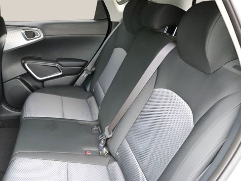 Used 2025 Kia Soul LX w/ LX Technology Package FWD image 16