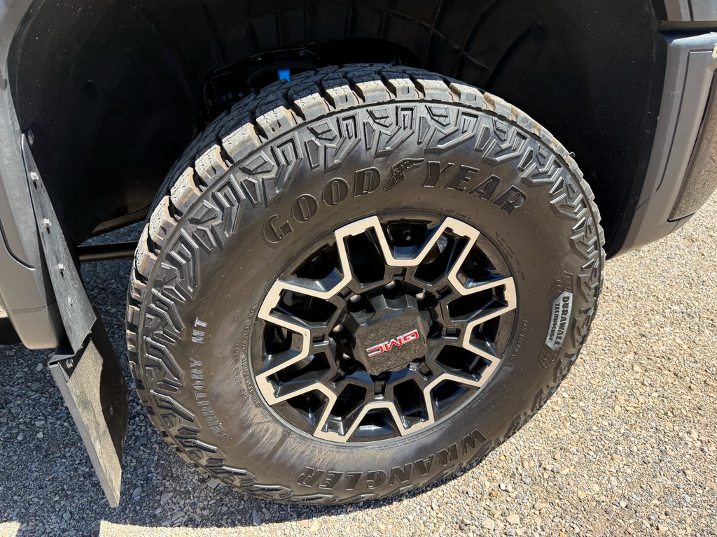 Used 2025 GMC Sierra 2500 AT4X AWD/4WD image 9