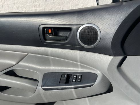 Used 2012 Toyota Tacoma 4x4 Access Cab V6 image 16