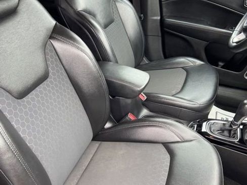 Certified 2019 Jeep Compass Latitude AWD/4WD image 16