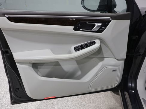 Used 2021 Porsche Macan Turbo AWD/4WD image 13