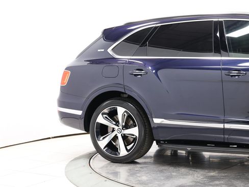 Used 2017 Bentley Bentayga AWD/4WD image 81