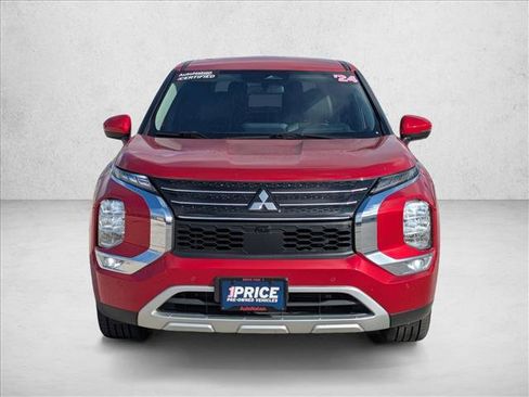 Used 2024 Mitsubishi Outlander SE image 2