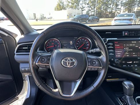 Used 2019 Toyota Camry XSE image 6