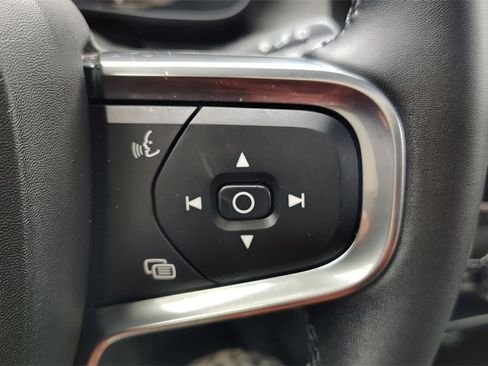 Certified 2025 Volvo XC40 B5 Plus image 15