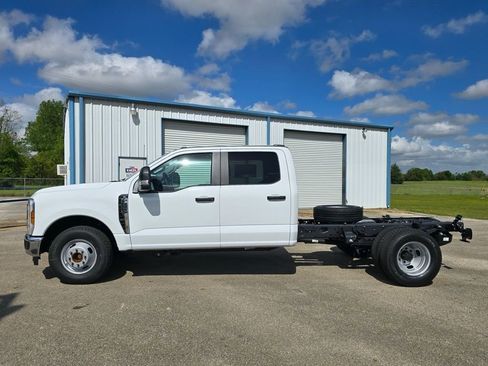 New 2026 Ford F350 XL w/ XL Chrome Package RWD image 2