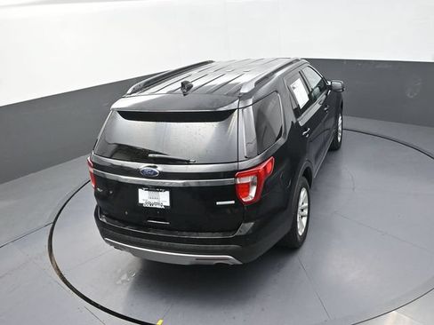 Used 2017 Ford Explorer XLT w/ Equipment Group 201A FWD image 18