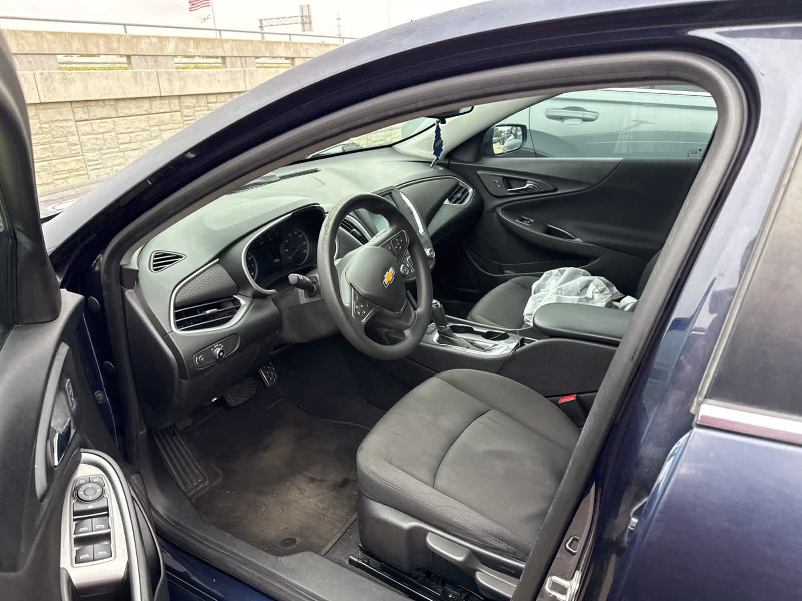 Used 2016 Chevrolet Malibu LS FWD image 3