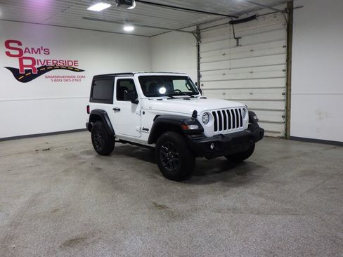 Used 2024 Jeep Wrangler Sport AWD/4WD image 5