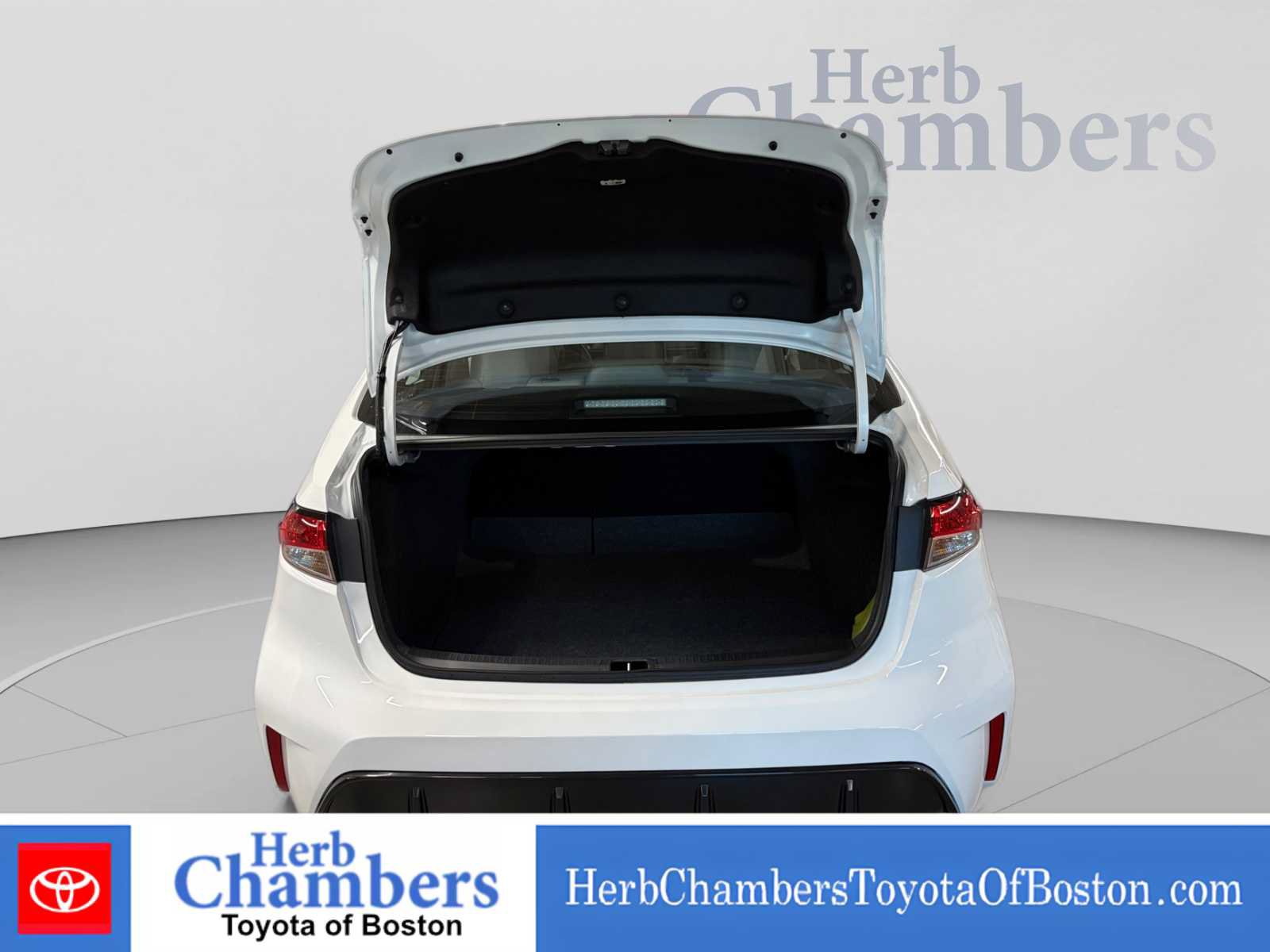 Used 2026 Toyota Corolla SE FWD image 4
