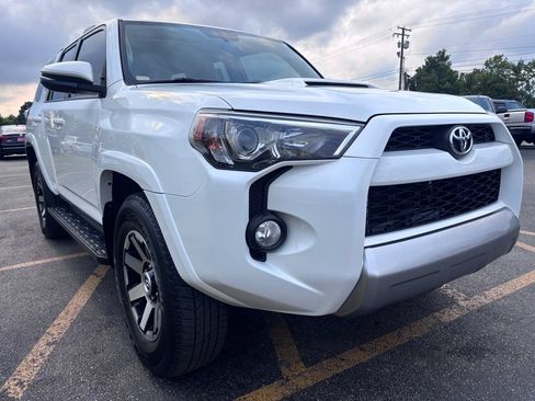Used 2018 Toyota 4Runner SR5 AWD/4WD image 4