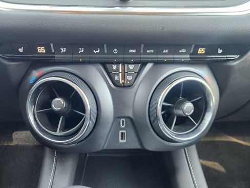 Used 2025 Chevrolet Blazer LT FWD image 18