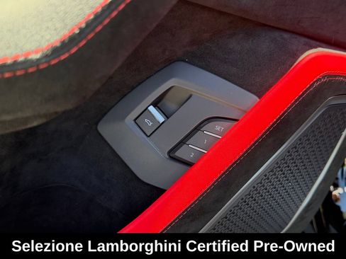 Used 2023 Lamborghini Urus Performante AWD/4WD image 27