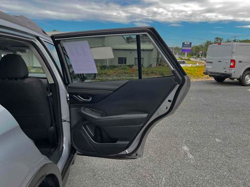 Used 2022 Subaru Outback Premium image 19